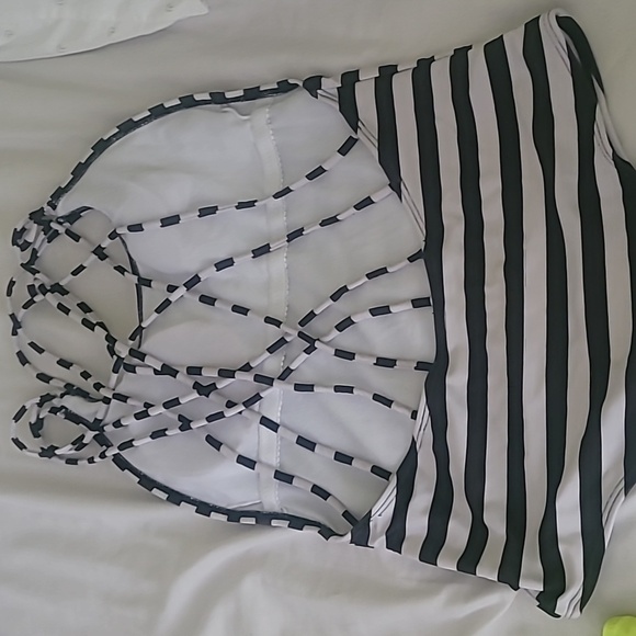 Bathing suit - Picture 2 of 3